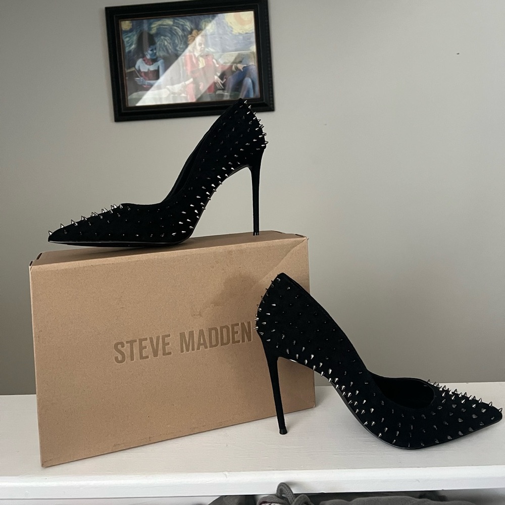 NEW Steve Madden Luiza Studded Pointed Toe Pump